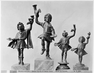 Vier Figuren von Lar